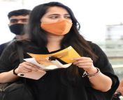 anushka shetty airport look goes viral 202003 1610466312 499x650.jpg from anushka shetty spreading naked thigh hairy pussy show without panties jpg