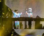 sunny leone badshah armaan malik perform with dj marshmello a record breaking 70000 fans attend holi tour.jpg from sunny leone new song