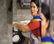sunny leone hot video making paratha in saree will make your mauth watering.jpg from sany liony mauth job