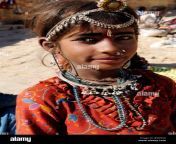 a beautiful young rajasthani girl in jaisalmer india b0w6xd.jpg from rajasthani indian village girlcollege