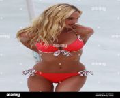 victorias secret model candice swanepoel shows off her gorgeous beach dhmm00.jpg from candice swanepoel 6 jpg