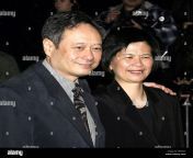 jan 12 2006 10 january 2006 new york ny ang lee and wife attends 2006 dppp2h.jpg from ဟသ်တ ကောလိပ် 2006
