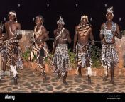 traditional zimbabwean dancers g2x3j1.jpg from zimbabwens