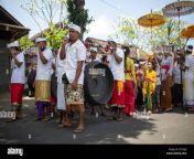 bangli bali indonesia 5 de septiembre de 2016 personas balinesas participando en la ceremonia de cremacion en bangli 2f7x9je.jpg from 15 bangli xxx video downlodাংলা xxxmp3