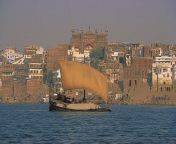 cremation ashes ship city hindus ganges river.jpg from ganga ri