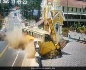 6c008228 bus collides 1200625x300 11 march 23.jpg from kerala new updated video from trivandrum karette name